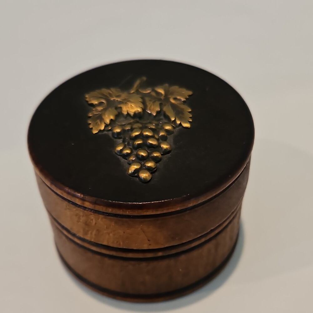 Round Wooden Decorative Trinket Box Brass Grape Motif Made in USA